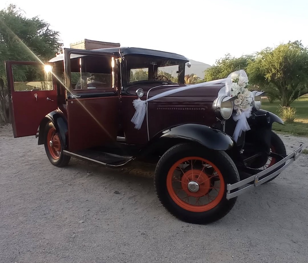 Arriendo de vehiculos antiguos para matrimonio - imagen 2