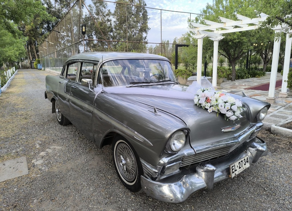 Arriendo de vehiculos antiguos para matrimonio - imagen 3